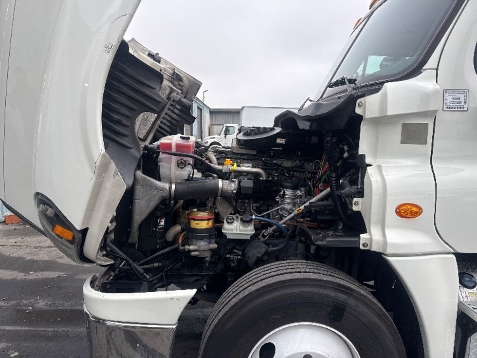 Day Cab Tractor-Heavy Duty Tractors-Freightliner-2018-Cascadia 12564ST-West Sacramento-CA-500,000\n\t\tmiles-$ 31,500 - Image 16