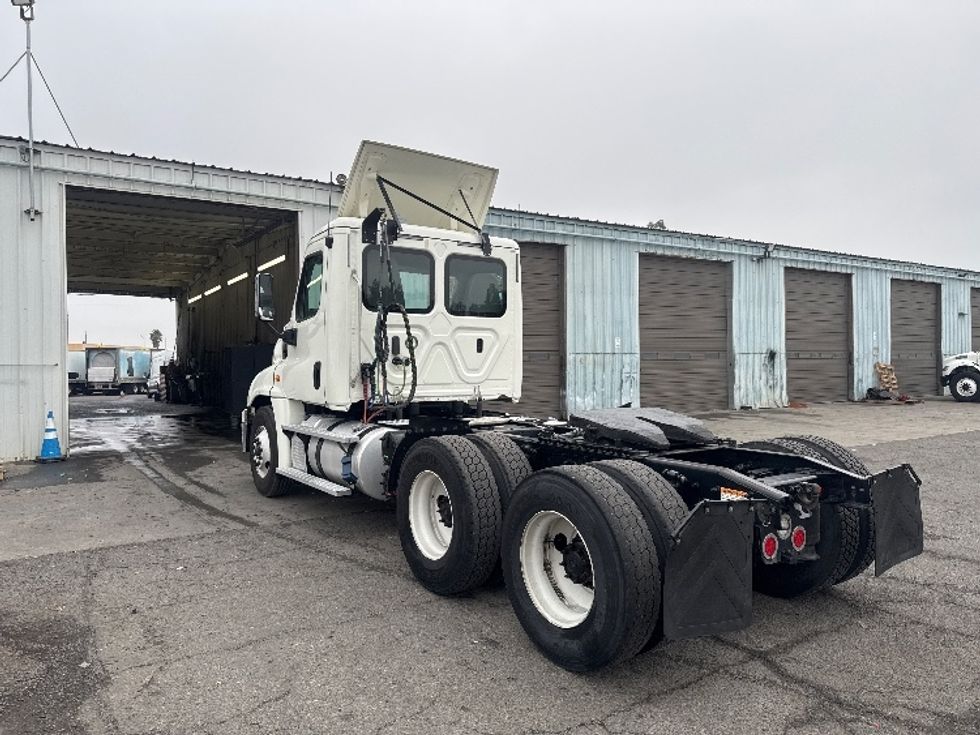 Day Cab Tractor-Heavy Duty Tractors-Freightliner-2018-Cascadia 12564ST-West Sacramento-CA-500,000\n\t\tmiles-$ 31,500 - Image 5