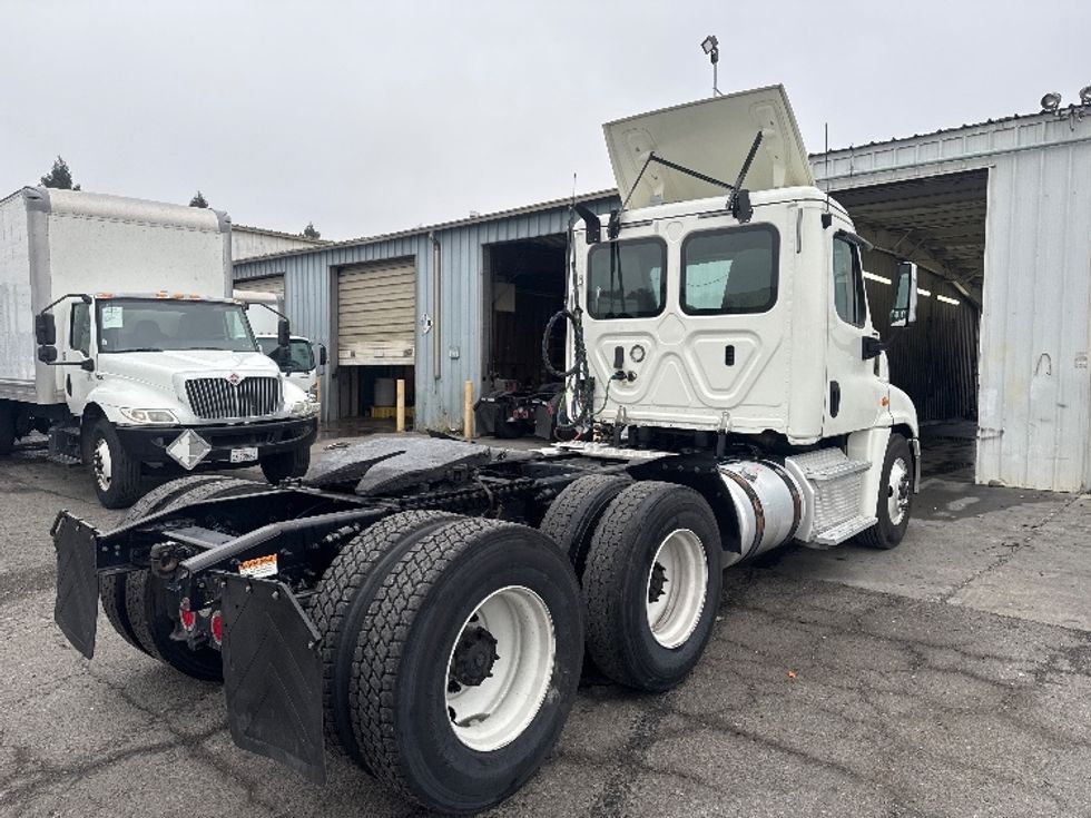 Day Cab Tractor-Heavy Duty Tractors-Freightliner-2018-Cascadia 12564ST-West Sacramento-CA-500,000\n\t\tmiles-$ 31,500 - Image 7