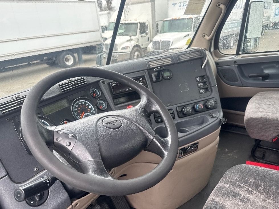 Day Cab Tractor-Heavy Duty Tractors-Freightliner-2018-Cascadia 12564ST-West Sacramento-CA-502,786\n\t\tmiles-$ 31,500 - Image 10