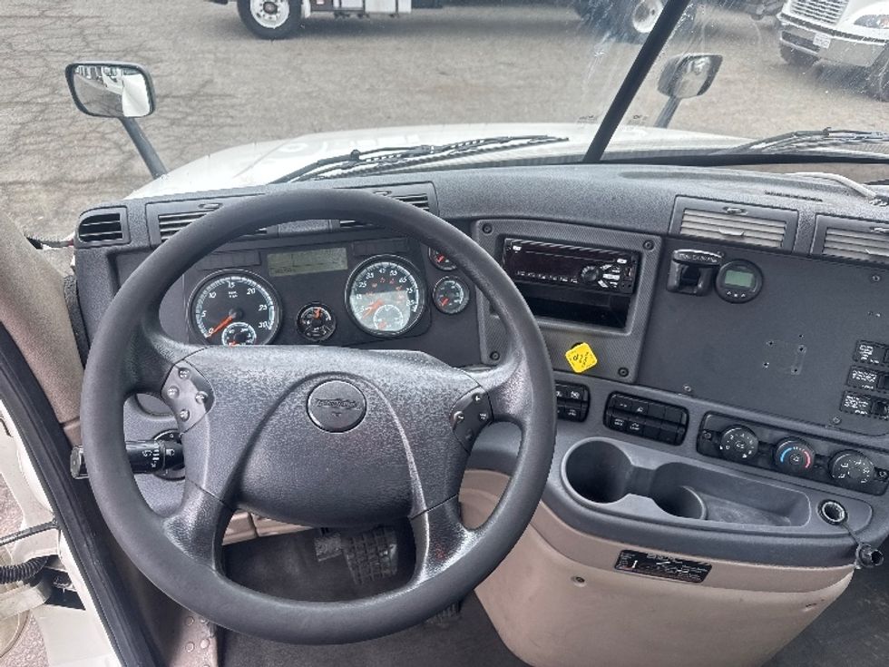 Day Cab Tractor-Heavy Duty Tractors-Freightliner-2018-Cascadia 12564ST-West Sacramento-CA-502,786\n\t\tmiles-$ 31,500 - Image 12