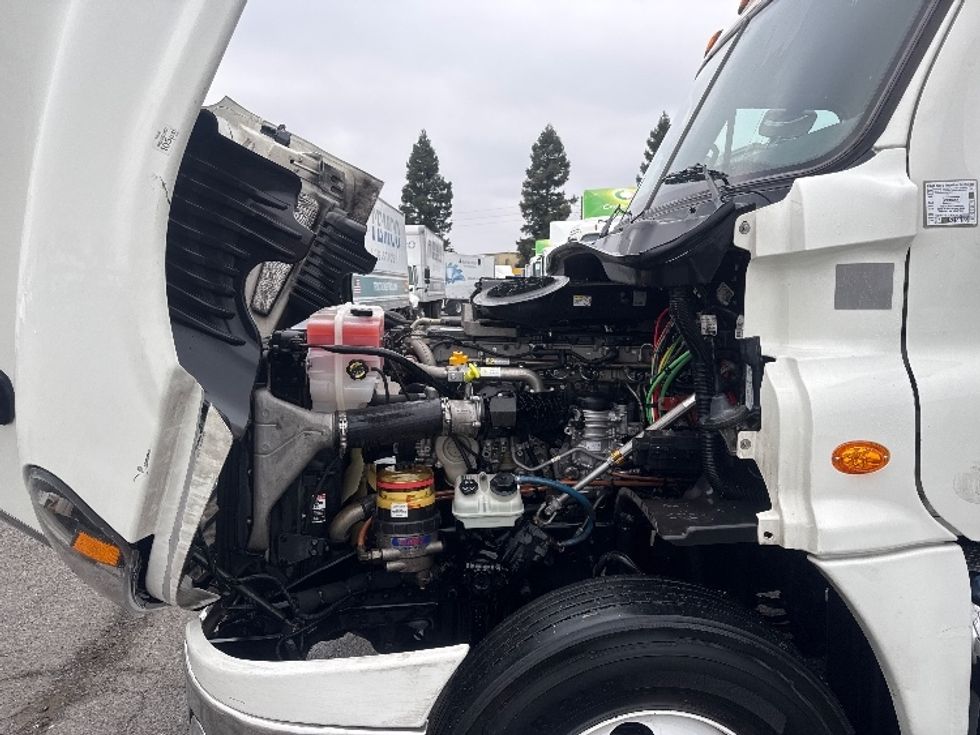 Day Cab Tractor-Heavy Duty Tractors-Freightliner-2018-Cascadia 12564ST-West Sacramento-CA-502,786\n\t\tmiles-$ 31,500 - Image 16