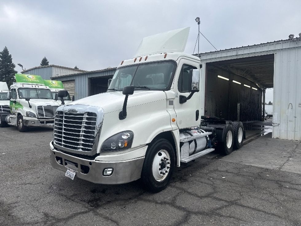 Day Cab Tractor-Heavy Duty Tractors-Freightliner-2018-Cascadia 12564ST-West Sacramento-CA-502,786\n\t\tmiles-$ 31,500 - Image 3