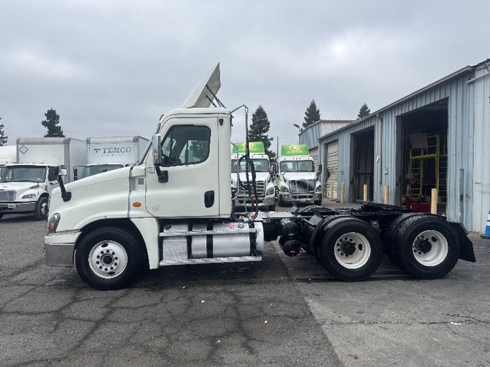 Day Cab Tractor-Heavy Duty Tractors-Freightliner-2018-Cascadia 12564ST-West Sacramento-CA-502,786\n\t\tmiles-$ 31,500 - Image 4