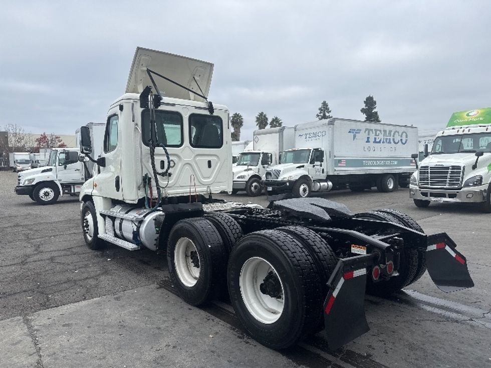 Day Cab Tractor-Heavy Duty Tractors-Freightliner-2018-Cascadia 12564ST-West Sacramento-CA-502,786\n\t\tmiles-$ 31,500 - Image 5