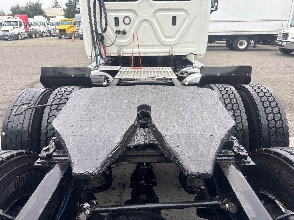 Day Cab Tractor-Heavy Duty Tractors-Freightliner-2018-Cascadia 12564ST-West Sacramento-CA-502,786\n\t\tmiles-$ 31,500 - Image 6