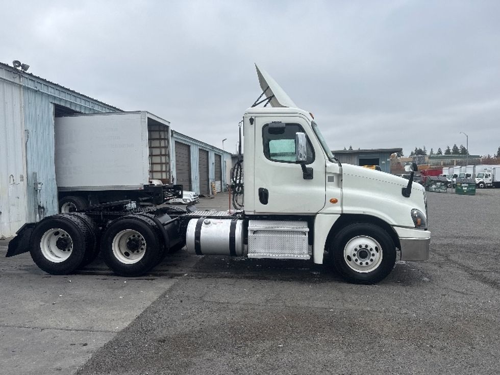 Day Cab Tractor-Heavy Duty Tractors-Freightliner-2018-Cascadia 12564ST-West Sacramento-CA-502,786\n\t\tmiles-$ 31,500 - Image 8