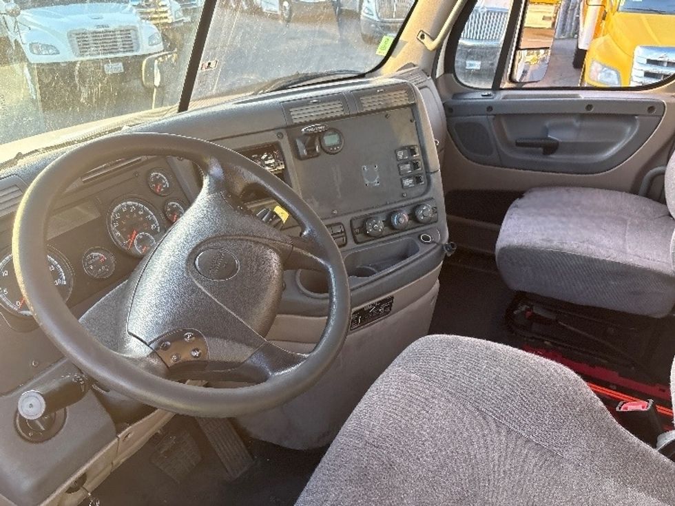 Day Cab Tractor-Heavy Duty Tractors-Freightliner-2018-Cascadia 12564ST-West Sacramento-CA-503,304\n\t\tmiles-$ 33,500 - Image 10