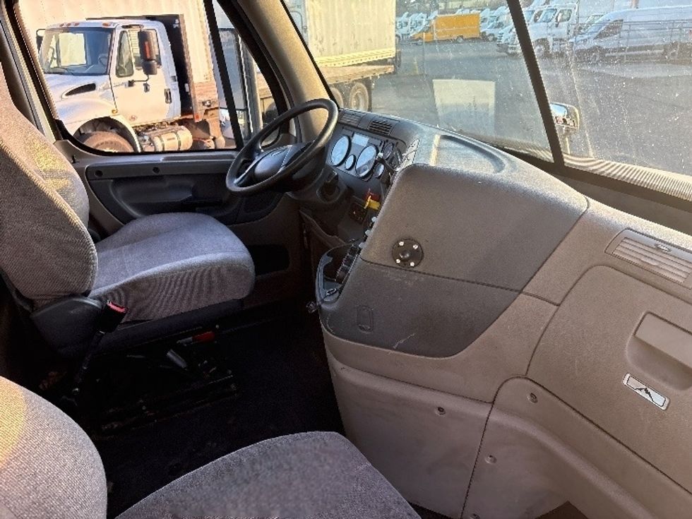 Day Cab Tractor-Heavy Duty Tractors-Freightliner-2018-Cascadia 12564ST-West Sacramento-CA-503,304\n\t\tmiles-$ 33,500 - Image 14