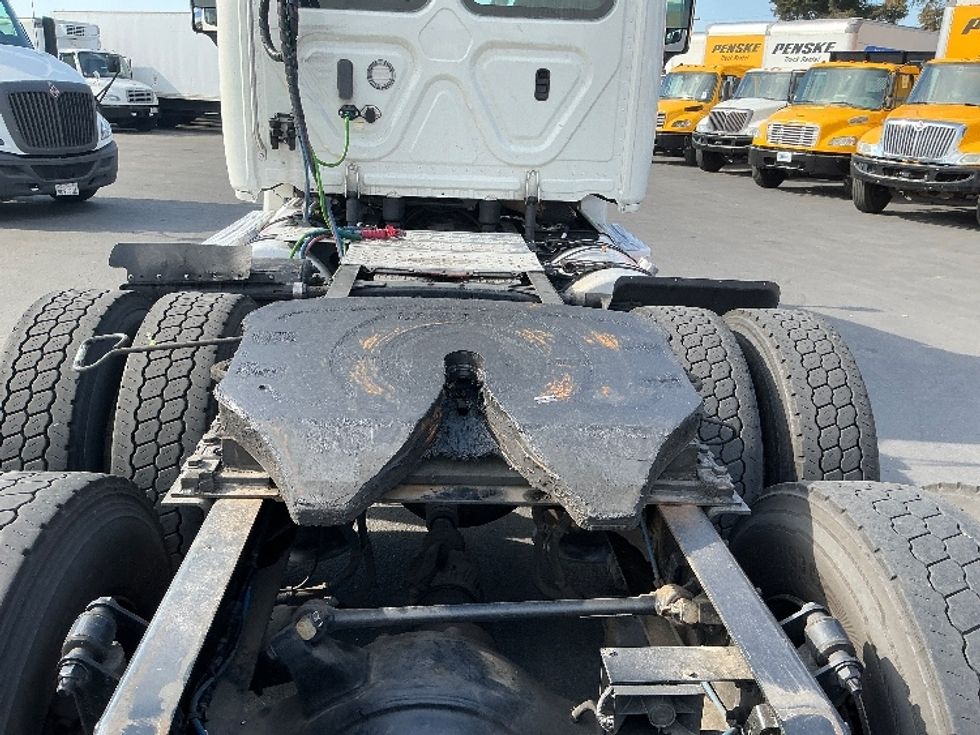 Day Cab Tractor-Heavy Duty Tractors-Freightliner-2018-Cascadia 12564ST-West Sacramento-CA-503,304\n\t\tmiles-$ 33,500 - Image 6