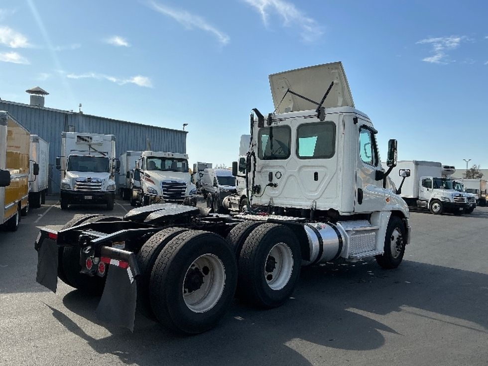 Day Cab Tractor-Heavy Duty Tractors-Freightliner-2018-Cascadia 12564ST-West Sacramento-CA-503,304\n\t\tmiles-$ 33,500 - Image 7