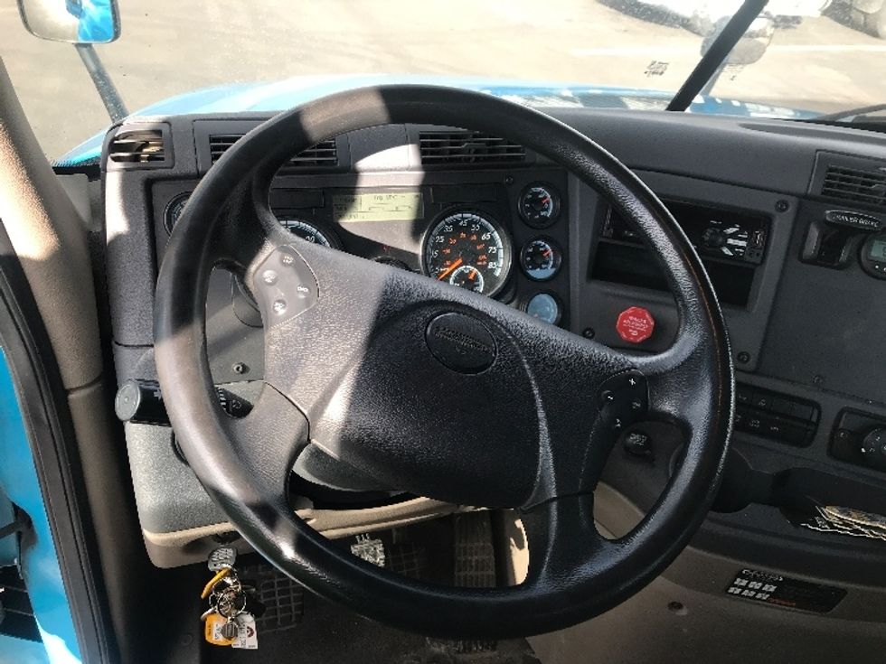 Day Cab Tractor-Heavy Duty Tractors-Freightliner-2018-Cascadia 12564ST-Westfield-MA-325,309\n\t\tmiles-$ 35,750 - Image 11