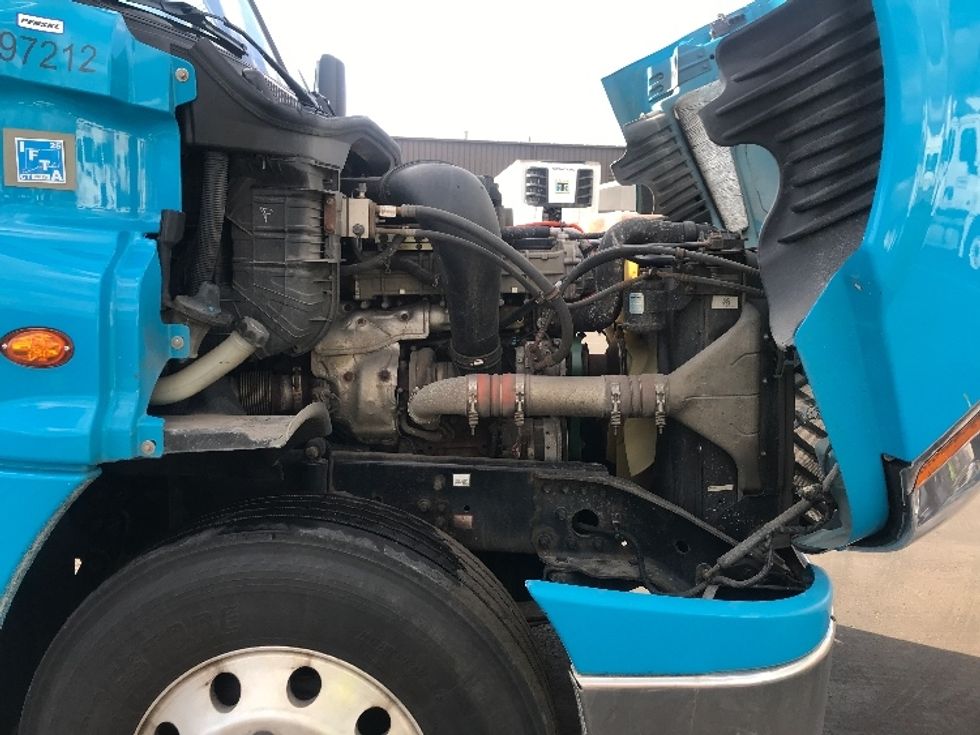 Day Cab Tractor-Heavy Duty Tractors-Freightliner-2018-Cascadia 12564ST-Westfield-MA-325,309\n\t\tmiles-$ 35,750 - Image 15