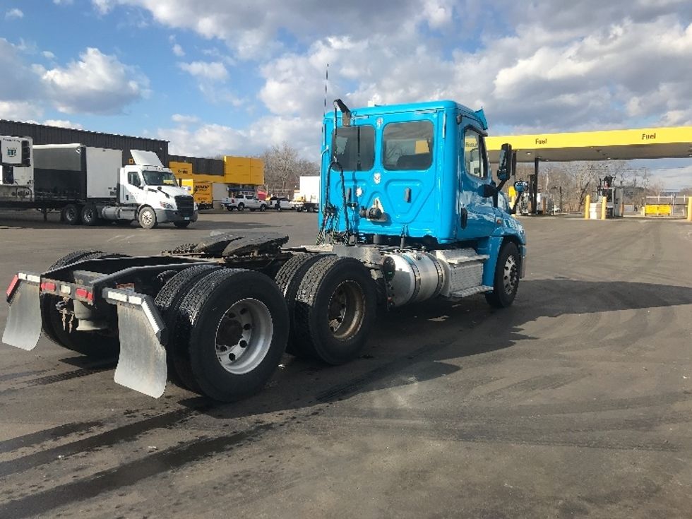 Day Cab Tractor-Heavy Duty Tractors-Freightliner-2018-Cascadia 12564ST-Westfield-MA-325,309\n\t\tmiles-$ 35,750 - Image 7