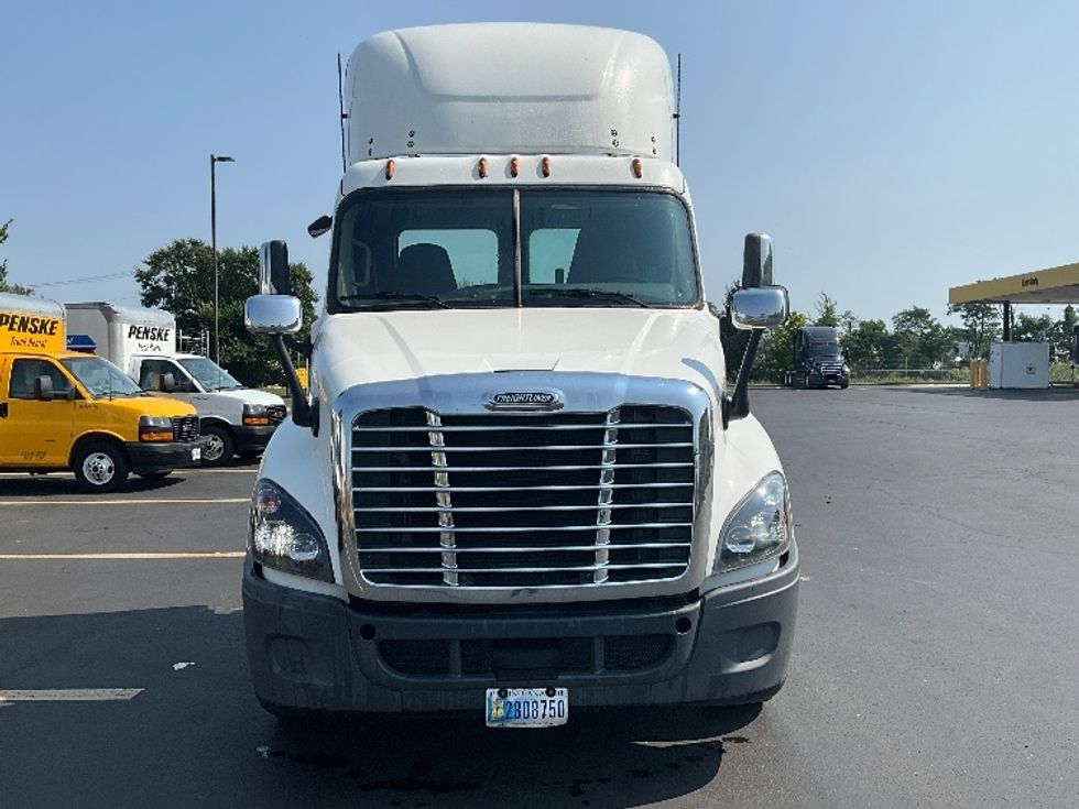 Day Cab Tractor-Heavy Duty Tractors-Freightliner-2018-Cascadia 12564ST-Westfield-MA-345,595\n\t\tmiles-$ 45,500 - Image 2