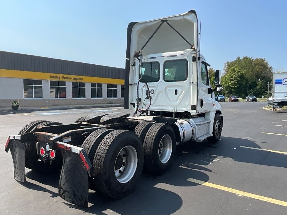 Day Cab Tractor-Heavy Duty Tractors-Freightliner-2018-Cascadia 12564ST-Westfield-MA-345,595\n\t\tmiles-$ 45,500 - Image 5