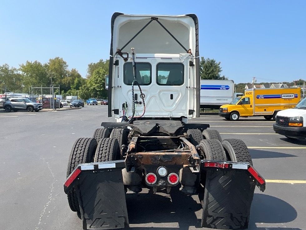 Day Cab Tractor-Heavy Duty Tractors-Freightliner-2018-Cascadia 12564ST-Westfield-MA-345,595\n\t\tmiles-$ 45,500 - Image 6