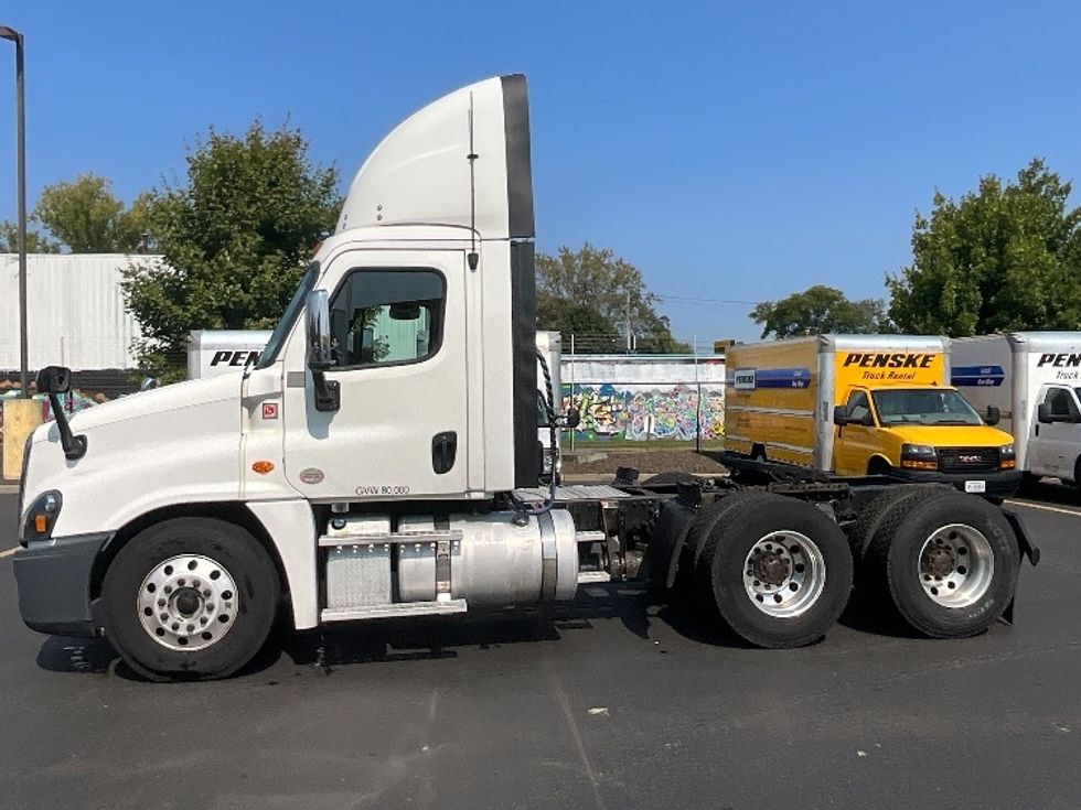 Day Cab Tractor-Heavy Duty Tractors-Freightliner-2018-Cascadia 12564ST-Westfield-MA-345,595\n\t\tmiles-$ 45,500 - Image 8