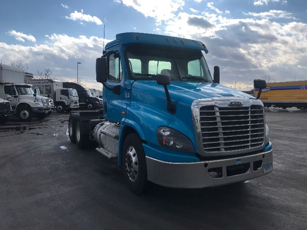 Day Cab Tractor-Heavy Duty Tractors-Freightliner-2018-Cascadia 12564ST-Westfield-MA-363,890\n\t\tmiles-$ 34,500 - Image 1
