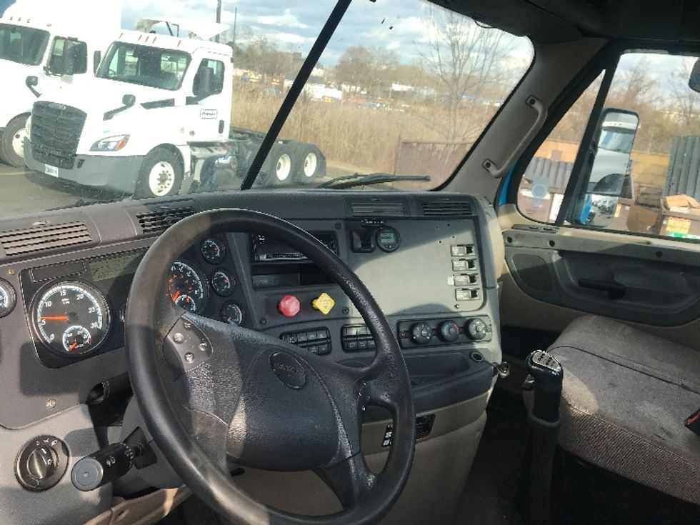 Day Cab Tractor-Heavy Duty Tractors-Freightliner-2018-Cascadia 12564ST-Westfield-MA-363,890\n\t\tmiles-$ 34,500 - Image 10