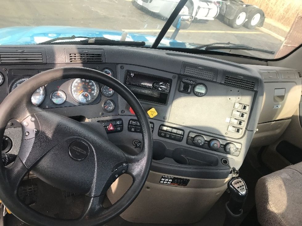 Day Cab Tractor-Heavy Duty Tractors-Freightliner-2018-Cascadia 12564ST-Westfield-MA-363,890\n\t\tmiles-$ 34,500 - Image 11