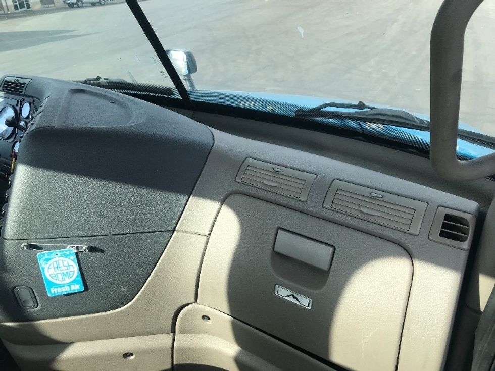 Day Cab Tractor-Heavy Duty Tractors-Freightliner-2018-Cascadia 12564ST-Westfield-MA-363,890\n\t\tmiles-$ 34,500 - Image 13