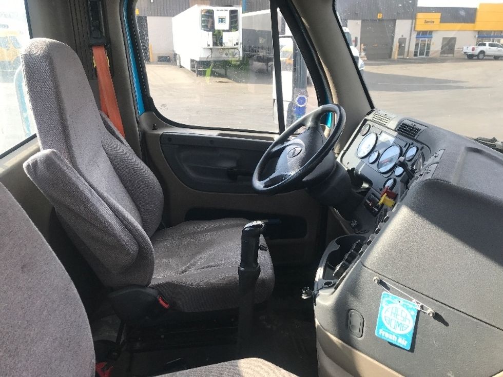 Day Cab Tractor-Heavy Duty Tractors-Freightliner-2018-Cascadia 12564ST-Westfield-MA-363,890\n\t\tmiles-$ 34,500 - Image 14