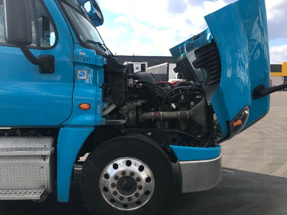 Day Cab Tractor-Heavy Duty Tractors-Freightliner-2018-Cascadia 12564ST-Westfield-MA-363,890\n\t\tmiles-$ 34,500 - Image 15