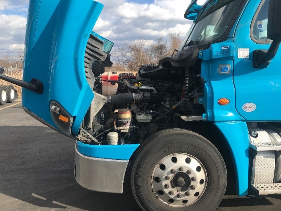 Day Cab Tractor-Heavy Duty Tractors-Freightliner-2018-Cascadia 12564ST-Westfield-MA-363,890\n\t\tmiles-$ 34,500 - Image 16