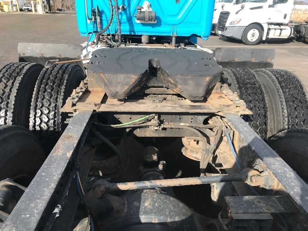 Day Cab Tractor-Heavy Duty Tractors-Freightliner-2018-Cascadia 12564ST-Westfield-MA-363,890\n\t\tmiles-$ 34,500 - Image 6