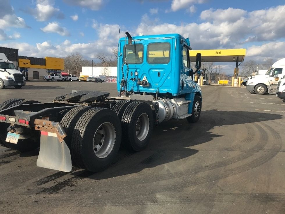 Day Cab Tractor-Heavy Duty Tractors-Freightliner-2018-Cascadia 12564ST-Westfield-MA-363,890\n\t\tmiles-$ 34,500 - Image 7