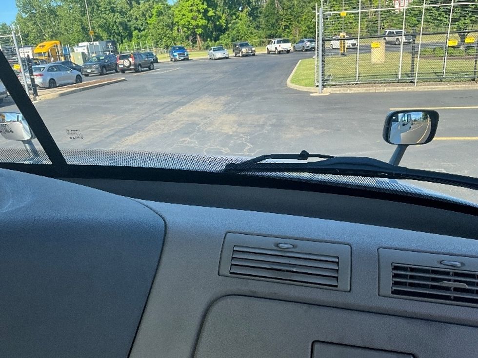 Day Cab Tractor-Heavy Duty Tractors-Freightliner-2018-Cascadia 12564ST-Westfield-MA-460,061\n\t\tmiles-$ 39,250 - Image 12