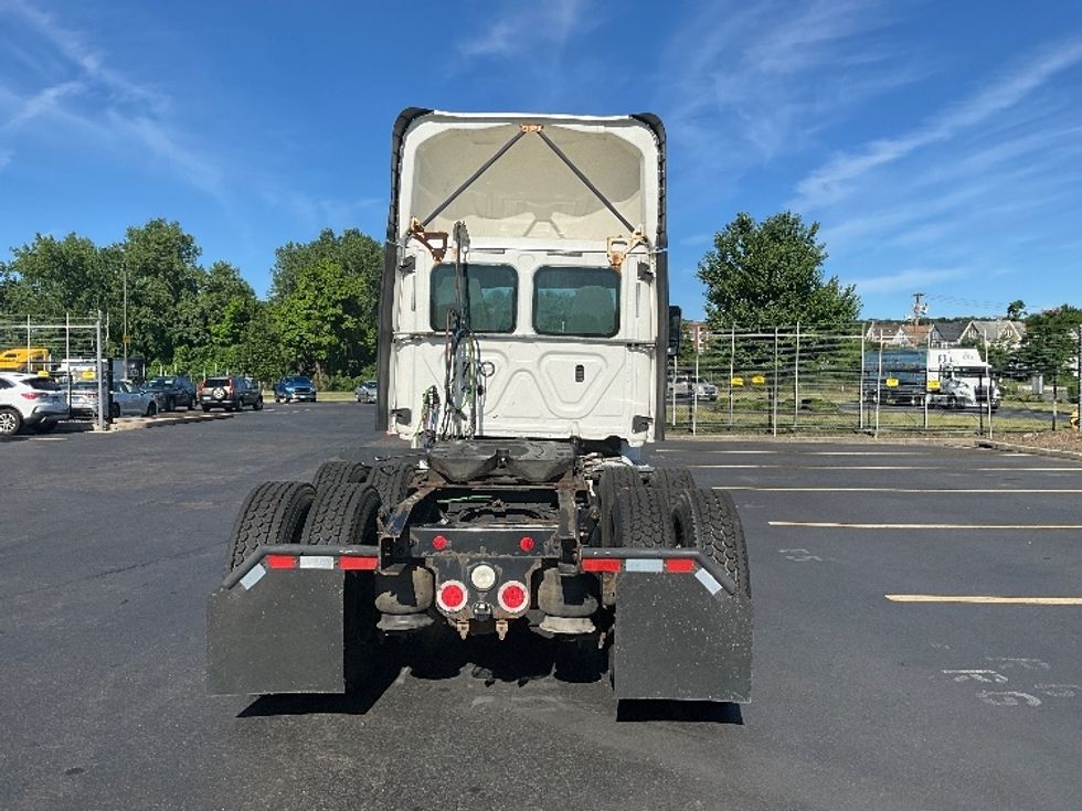 Day Cab Tractor-Heavy Duty Tractors-Freightliner-2018-Cascadia 12564ST-Westfield-MA-460,061\n\t\tmiles-$ 39,250 - Image 6