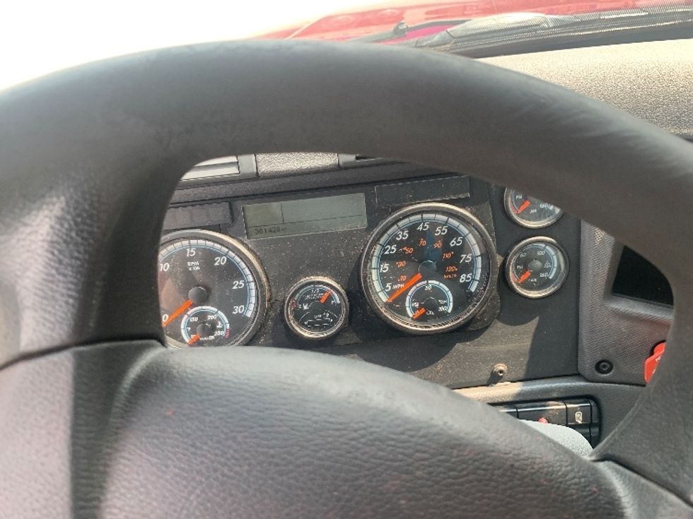 Day Cab Tractor-Heavy Duty Tractors-Freightliner-2018-Cascadia 12564ST-Whitesboro-NY-361,428\n\t\tmiles-$ 41,250 - Image 11