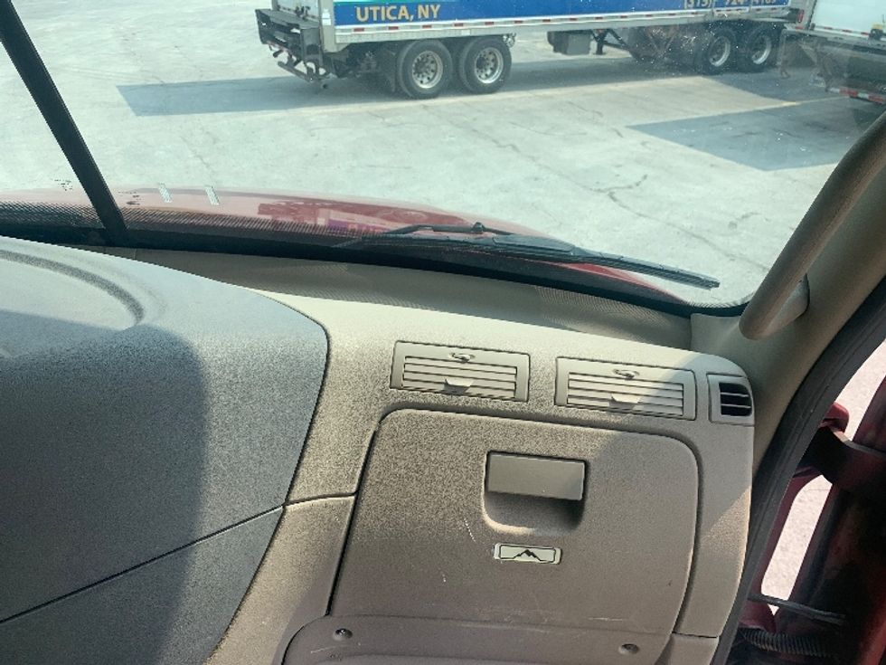 Day Cab Tractor-Heavy Duty Tractors-Freightliner-2018-Cascadia 12564ST-Whitesboro-NY-361,428\n\t\tmiles-$ 41,250 - Image 13