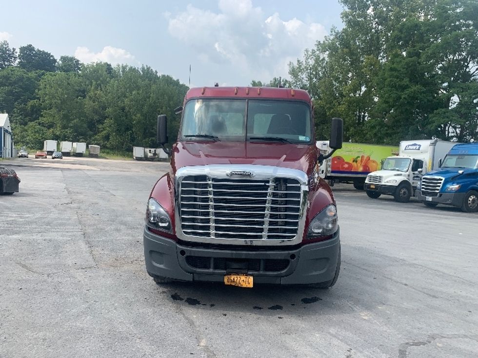 Day Cab Tractor-Heavy Duty Tractors-Freightliner-2018-Cascadia 12564ST-Whitesboro-NY-361,428\n\t\tmiles-$ 41,250 - Image 2
