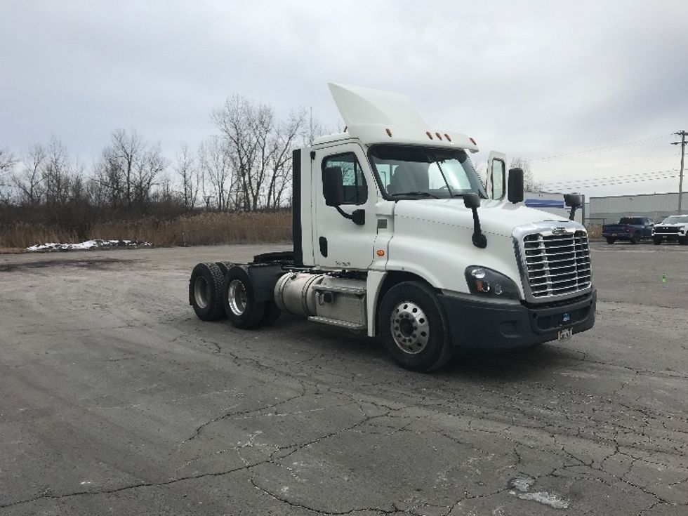 Day Cab Tractor-Heavy Duty Tractors-Freightliner-2018-Cascadia 12564ST-Whitesboro-NY-612,325\n\t\tmiles-$ 24,250 - Image 1