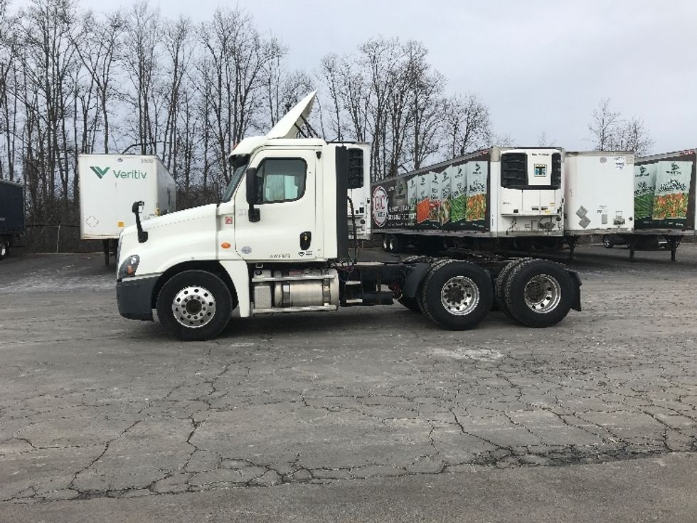 Day Cab Tractor-Heavy Duty Tractors-Freightliner-2018-Cascadia 12564ST-Whitesboro-NY-612,325\n\t\tmiles-$ 24,250 - Image 4