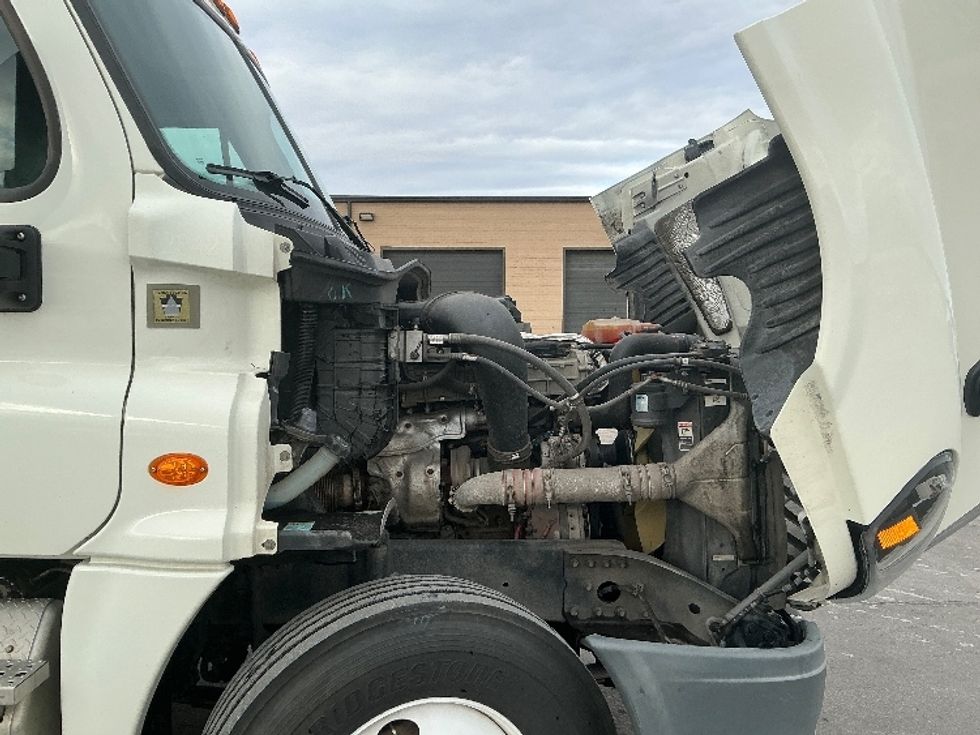 Day Cab Tractor-Heavy Duty Tractors-Freightliner-2018-Cascadia 12564ST-Wilkes Barre-PA-214,095\n\t\tmiles-$ 41,250 - Image 15