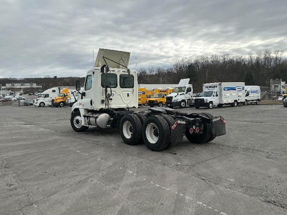 Day Cab Tractor-Heavy Duty Tractors-Freightliner-2018-Cascadia 12564ST-Wilkes Barre-PA-214,095\n\t\tmiles-$ 41,250 - Image 5