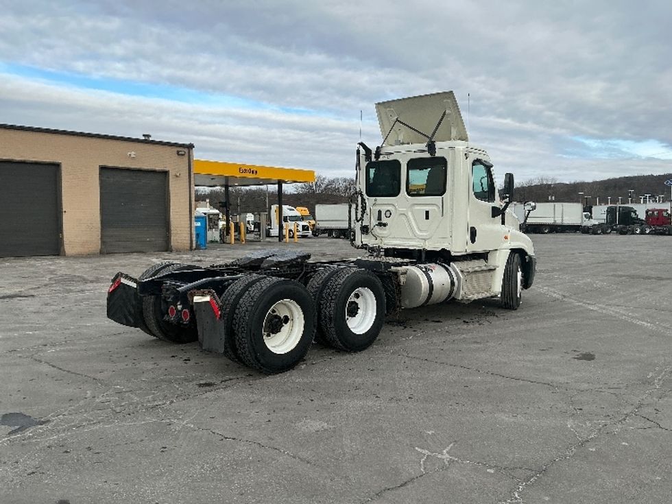 Day Cab Tractor-Heavy Duty Tractors-Freightliner-2018-Cascadia 12564ST-Wilkes Barre-PA-214,095\n\t\tmiles-$ 41,250 - Image 7