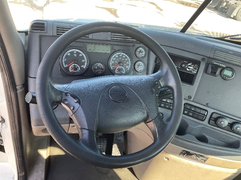 Day Cab Tractor-Heavy Duty Tractors-Freightliner-2018-Cascadia 12564ST-Wilkes Barre-PA-355,525\n\t\tmiles-$ 38,750 - Image 11