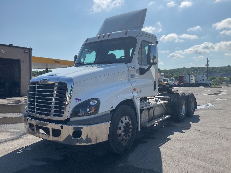 Day Cab Tractor-Heavy Duty Tractors-Freightliner-2018-Cascadia 12564ST-Wilkes Barre-PA-355,525\n\t\tmiles-$ 38,750 - Image 3