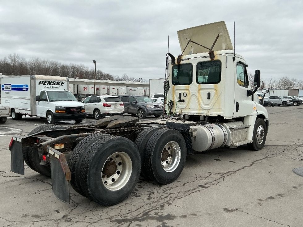 Day Cab Tractor-Heavy Duty Tractors-Freightliner-2018-Cascadia 12564ST-Wilkes Barre-PA-386,500\n\t\tmiles-$ 39,500 - Image 7