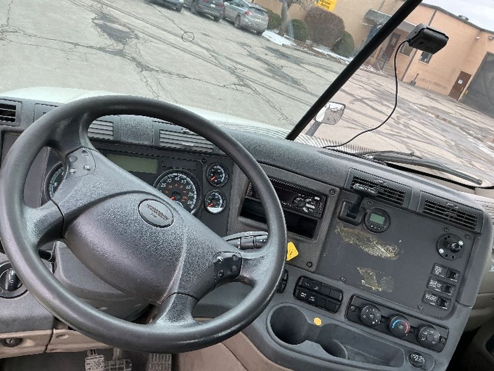 Day Cab Tractor-Heavy Duty Tractors-Freightliner-2018-Cascadia 12564ST-Wilkes Barre-PA-386,501\n\t\tmiles-$ 30,500 - Image 11