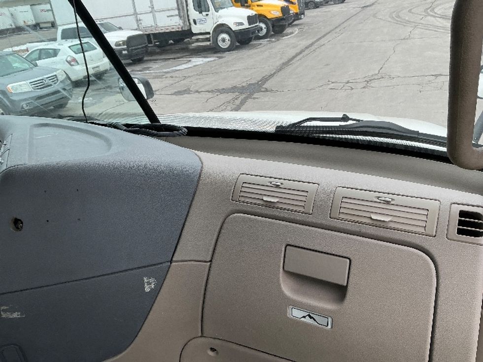 Day Cab Tractor-Heavy Duty Tractors-Freightliner-2018-Cascadia 12564ST-Wilkes Barre-PA-386,501\n\t\tmiles-$ 30,500 - Image 13