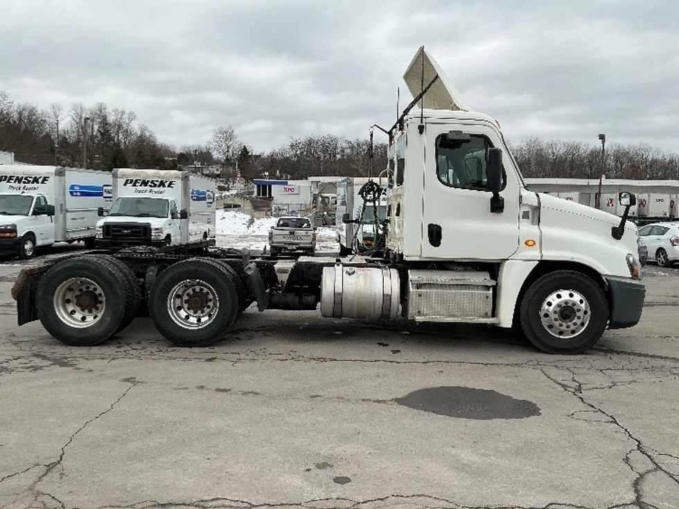 Day Cab Tractor-Heavy Duty Tractors-Freightliner-2018-Cascadia 12564ST-Wilkes Barre-PA-386,501\n\t\tmiles-$ 30,500 - Image 8