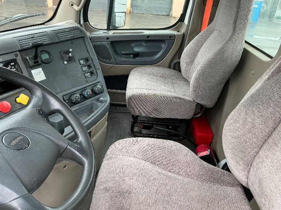 Day Cab Tractor-Heavy Duty Tractors-Freightliner-2018-Cascadia 12564ST-Wilkes Barre-PA-452,620\n\t\tmiles-$ 29,500 - Image 10