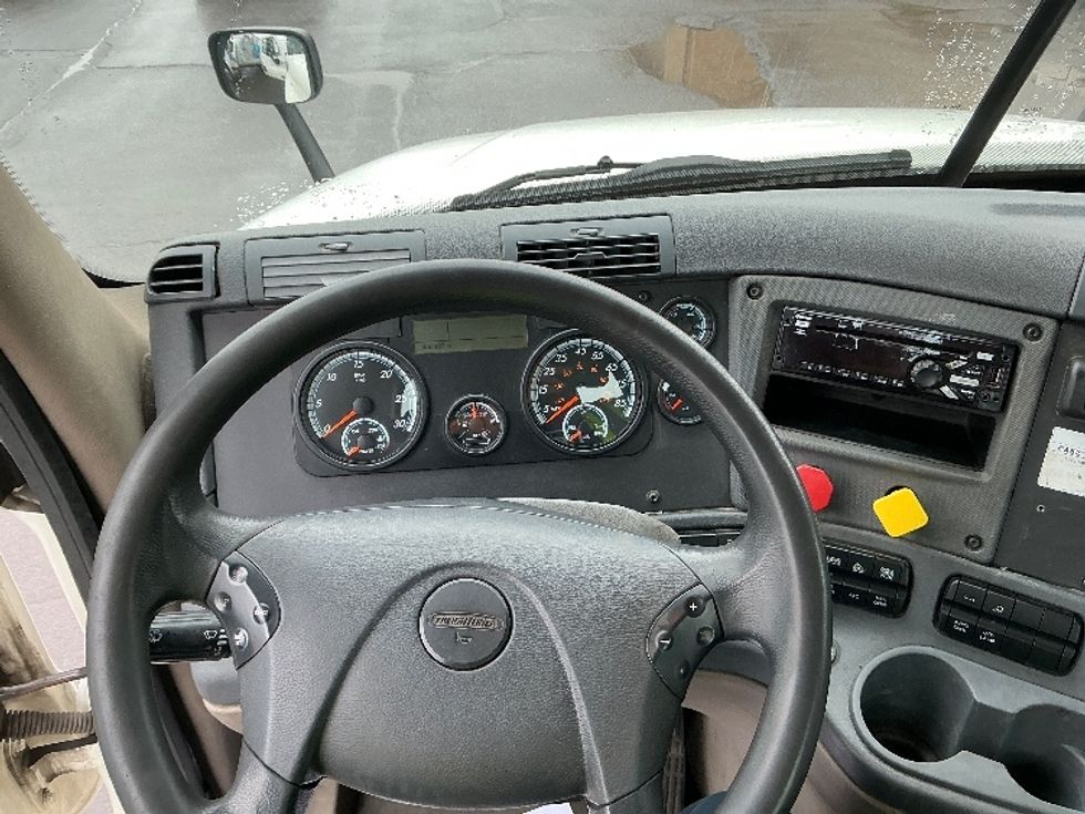 Day Cab Tractor-Heavy Duty Tractors-Freightliner-2018-Cascadia 12564ST-Wilkes Barre-PA-452,620\n\t\tmiles-$ 29,500 - Image 11