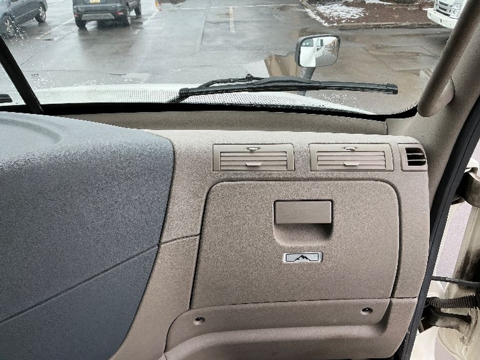 Day Cab Tractor-Heavy Duty Tractors-Freightliner-2018-Cascadia 12564ST-Wilkes Barre-PA-452,620\n\t\tmiles-$ 29,500 - Image 13